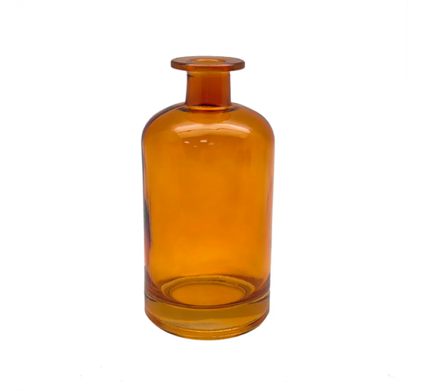 Vaso decorativo âmbar cilíndrico de vidro, elegante e sofisticado para compor a decoração.